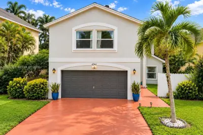 4244 Pine Hollow Cir, Greenacres: photo 1 of 34