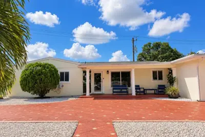 4300 NW 183rd St, Miami Gardens: photo 1 of 26