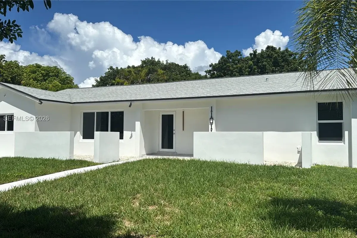 11011 SW 162nd Ter, Miami: photo 1 of 28