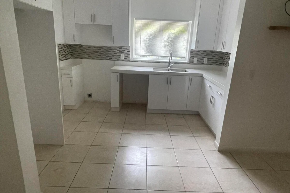 2410 Garfield St, Hollywood: photo 1 of 9