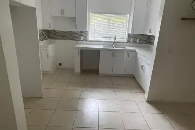 2410 Garfield St, Hollywood: photo 1 of 9