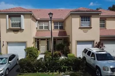 9678 Royal Palm Blvd, Coral Springs: photo 1 of 10