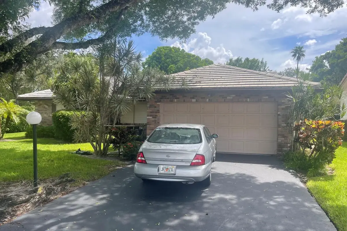 10895 Cypress Run Cir, Coral Springs: photo 1 of 5