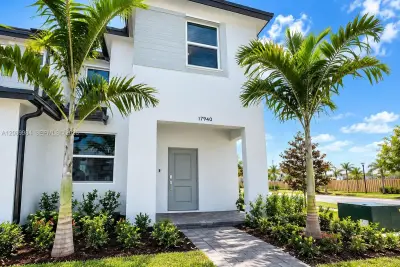 17940 SW 358th St, Homestead: photo 1 of 10