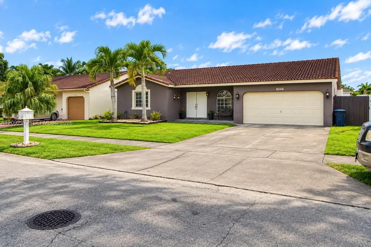 18046 SW 154th Pl, Miami: photo 1 of 23