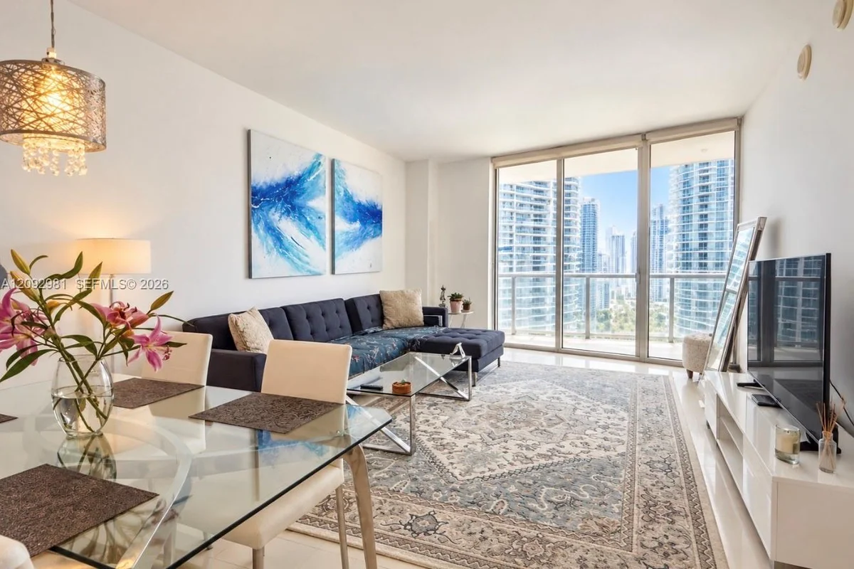 475 Brickell Ave #3512, Miami: photo 1 of 8
