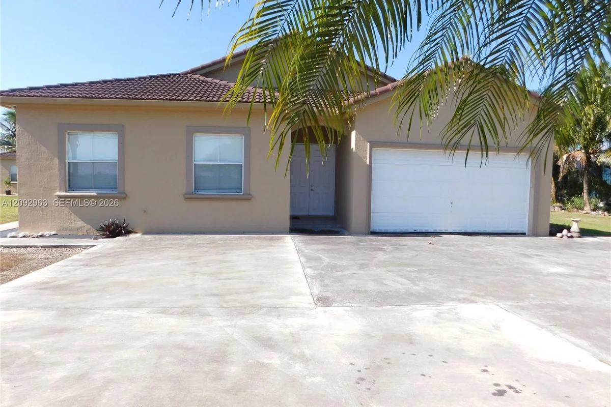 21800 SW 184th Pl, Miami: photo 1 of 29