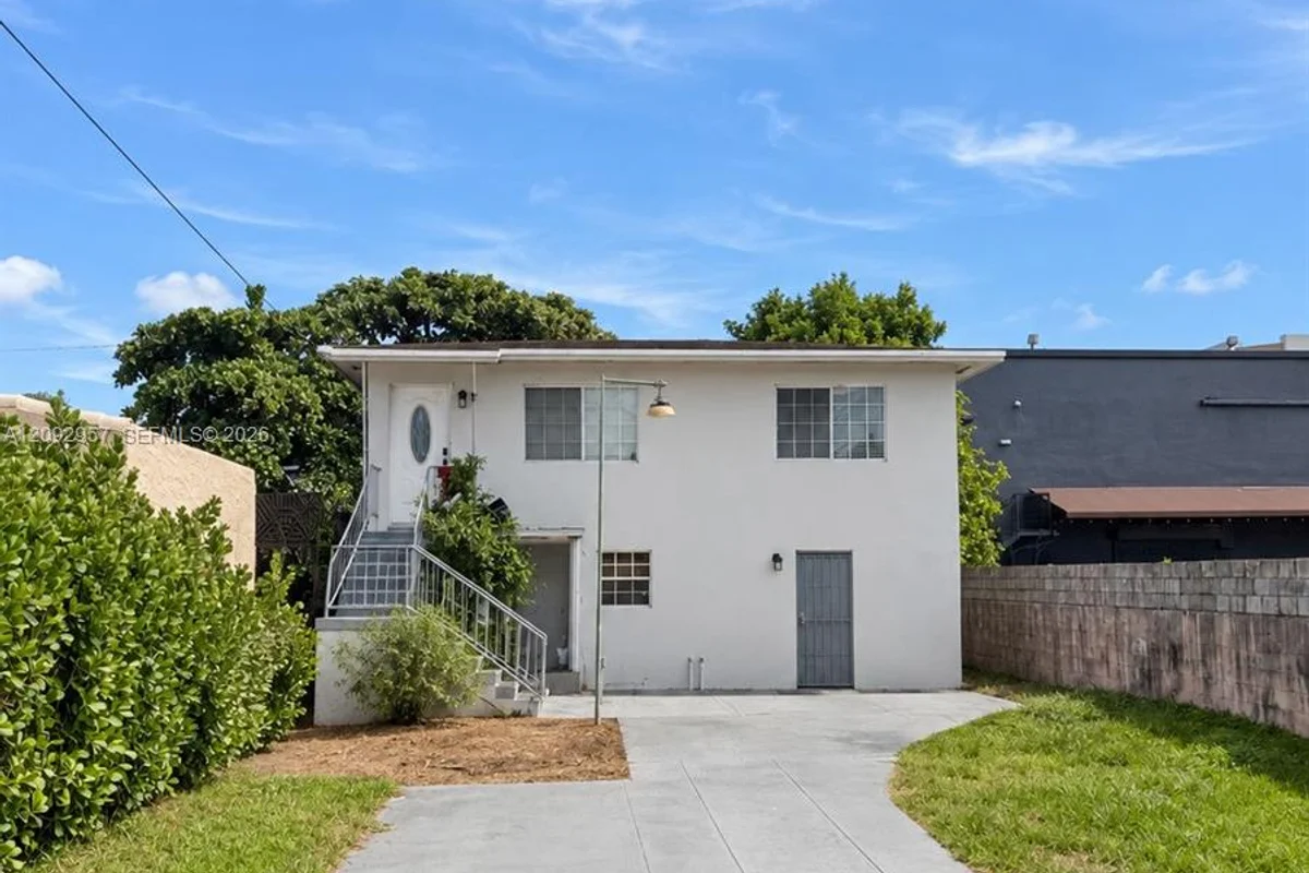 2315 NW 35th St, Miami: photo 1 of 11