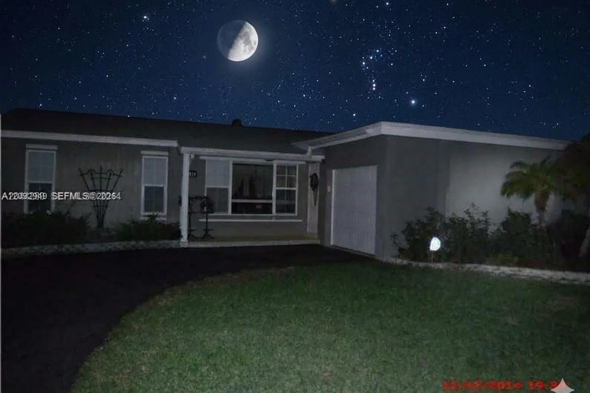 9470 NW 24th St, Sunrise: photo 1 of 31