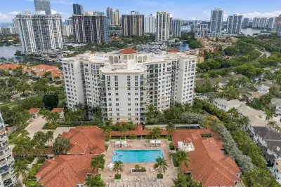 19900 E Country Club Dr #116, Aventura: photo 1 of 24