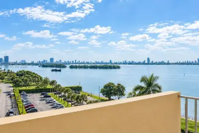 880 NE 69th St #7M, Miami: photo 1 of 11