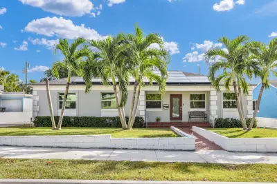916 31st St, West Palm Beach: photo 1 of 18