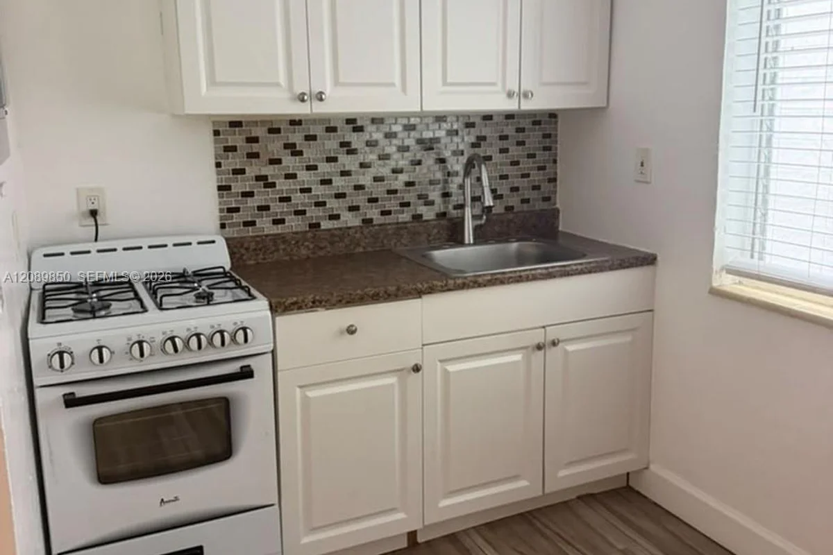 8020 Abbott Ave #2, Miami Beach: photo 1 of 5