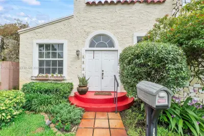 1517 Adams St, Hollywood: photo 1 of 43