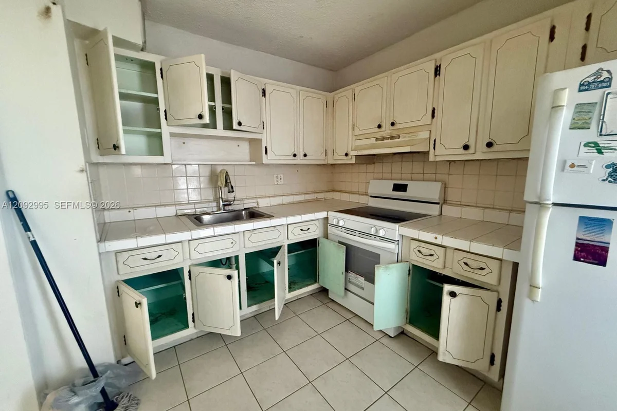 1501 NW 43rd Ave #206, Lauderhill: photo 1 of 6