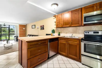 3710 Inverrary Dr #1D, Lauderhill: photo 1 of 39
