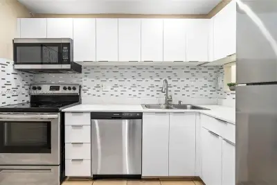 3670 Inverrary Dr #1OB, Lauderhill: photo 1 of 42