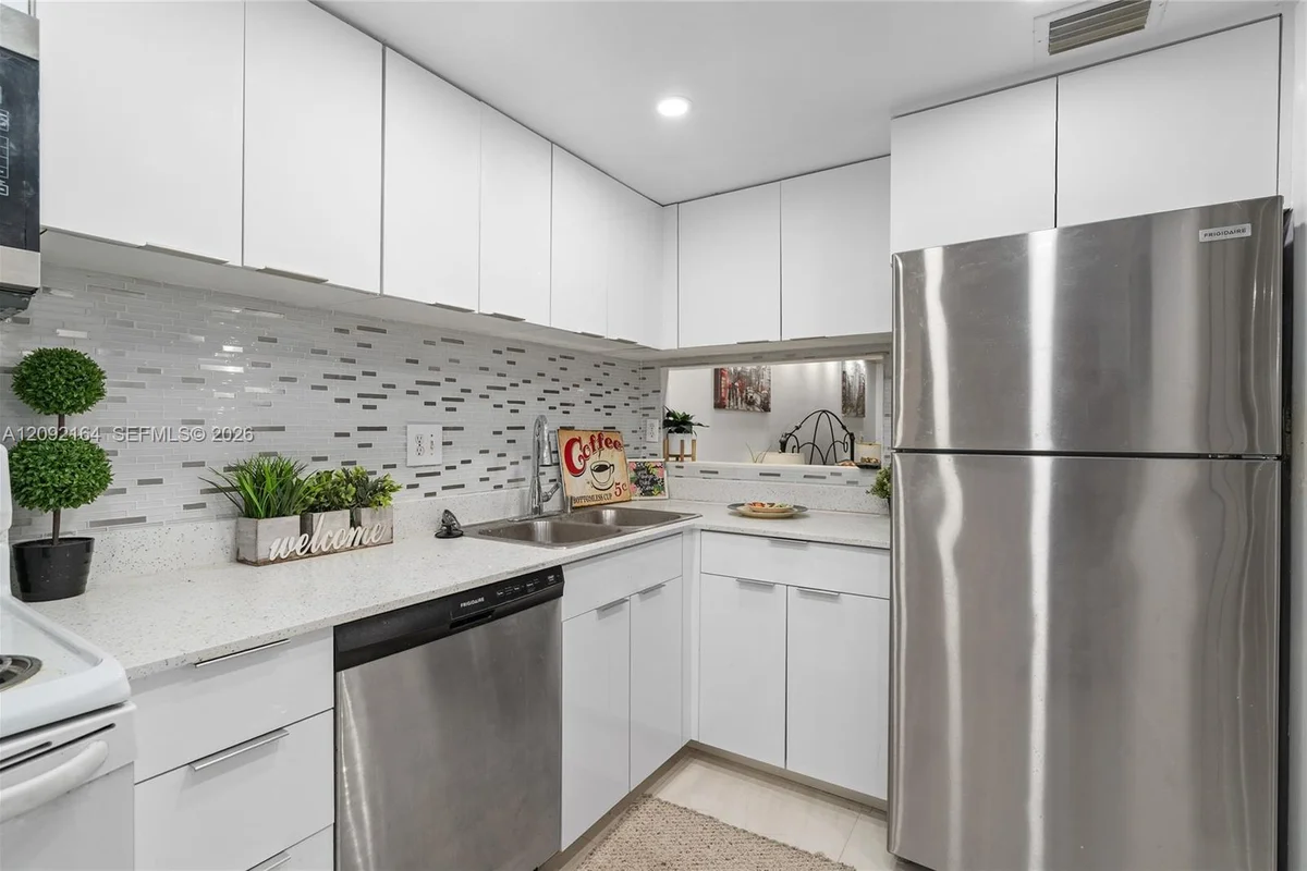 3670 Inverrary Dr #2R, Lauderhill: photo 1 of 37