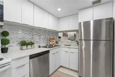 3670 Inverrary Dr #2R, Lauderhill: photo 1 of 37