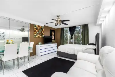 3720 Inverrary Dr #1M, Lauderhill: photo 1 of 30