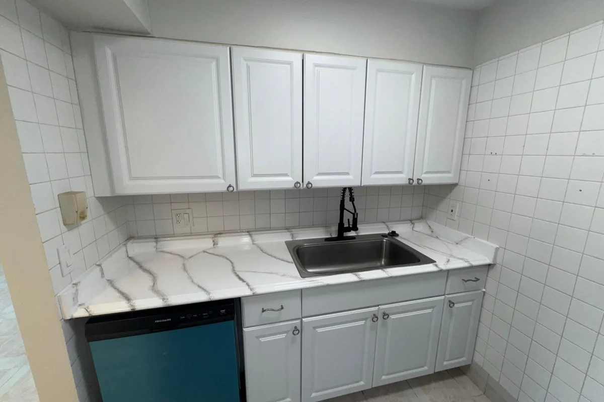 1758 Abbey Rd #102, West Palm Beach: photo 1 of 33