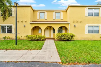 10729 La Placida Dr #3-4, Coral Springs: photo 1 of 32