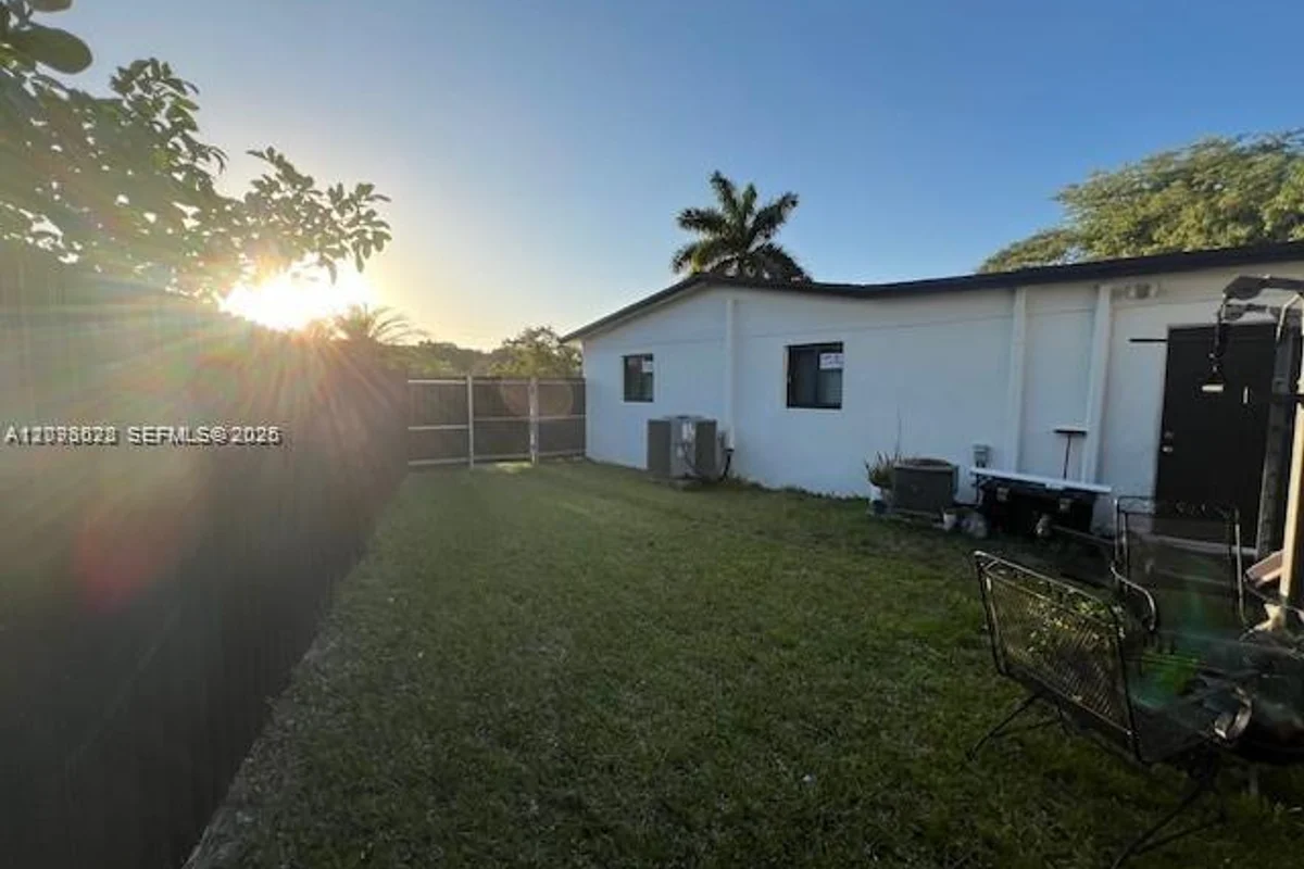 16025 SW 299th Ter, Homestead: photo 1 of 11