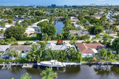 2920 NE 52nd St, Fort Lauderdale: photo 1 of 42