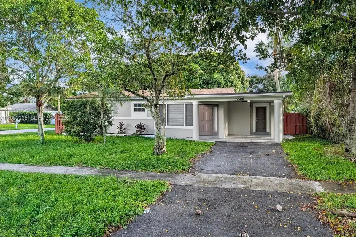 5500 SW 7th St, Margate: photo 1 of 22
