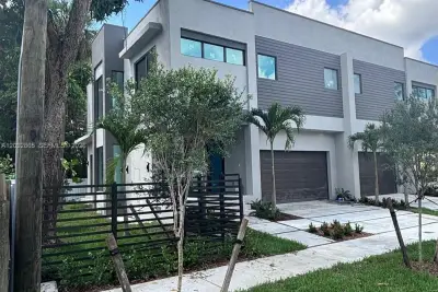 Townhouse in Fort Lauderdale: photo 1 of 18