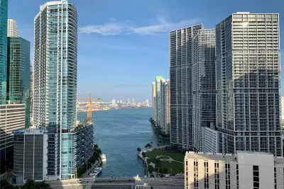 31 SE 5th St #2806, Miami: photo 1 of 17