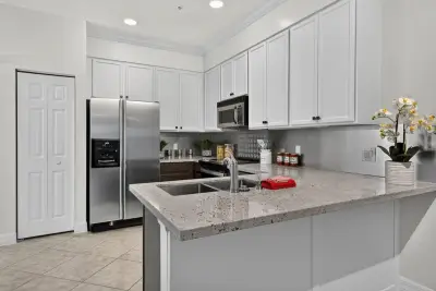 290 NE 5th Ave #4, Delray Beach: photo 1 of 24