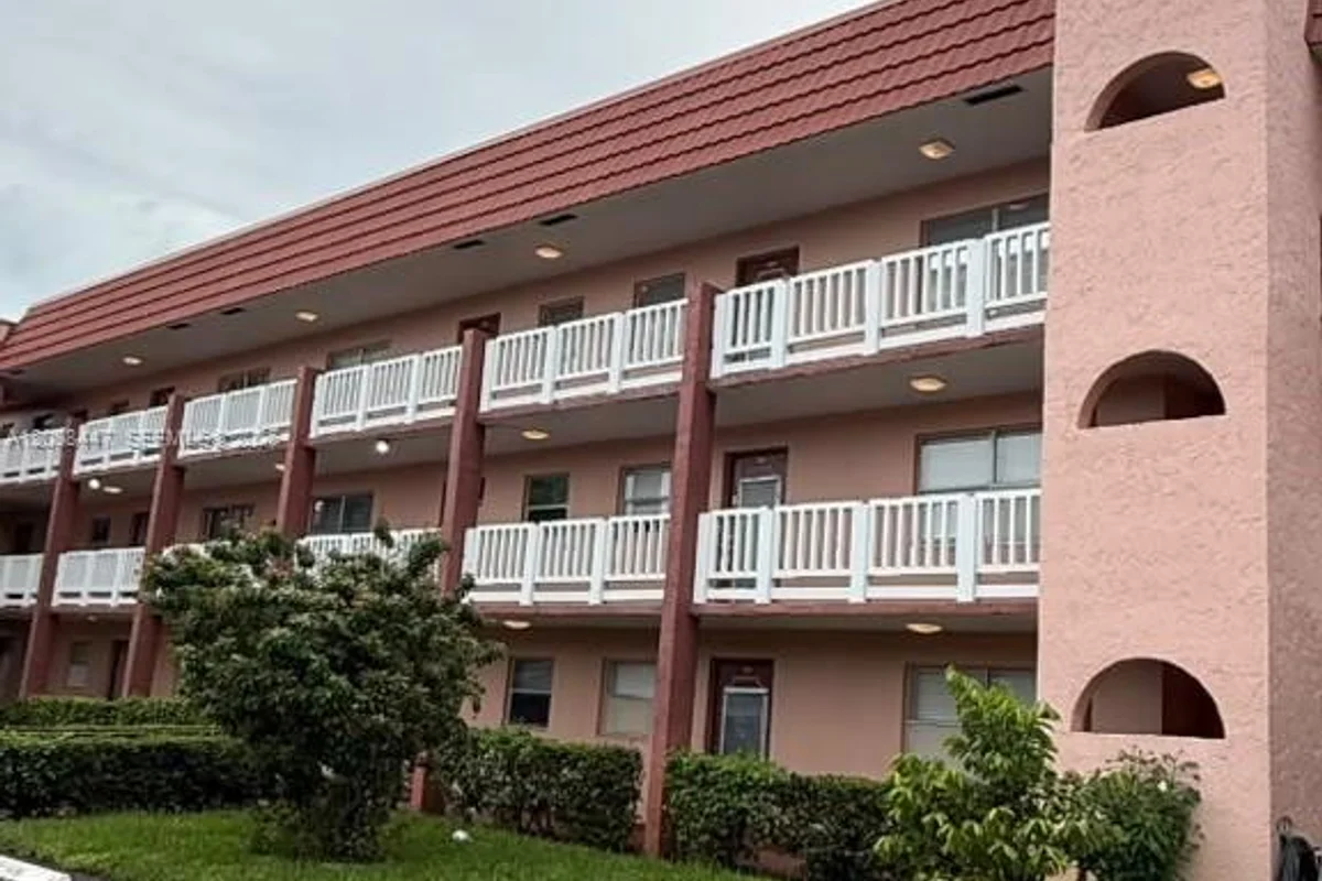 9641 Sunrise Lakes Blvd #305, Sunrise: photo 1 of 20