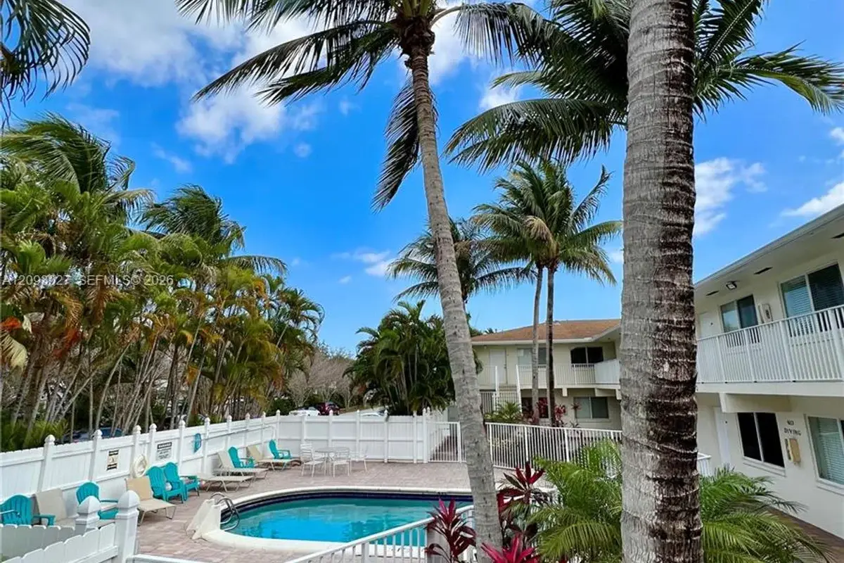 1872 NE 46th St #D4, Fort Lauderdale: photo 1 of 12