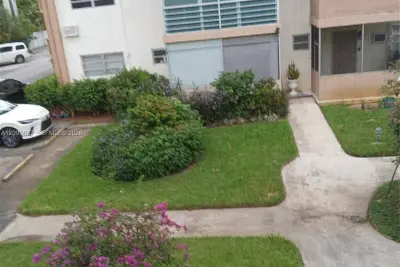 17001 NE 13th Ave #203, Miami: photo 1 of 10