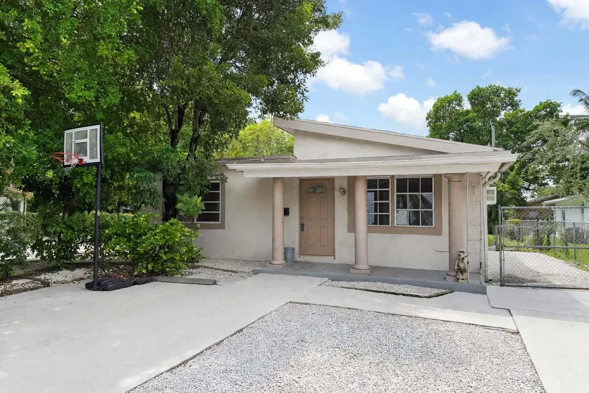 216 NW 12th Ct #3, Pompano Beach: photo 1 of 21
