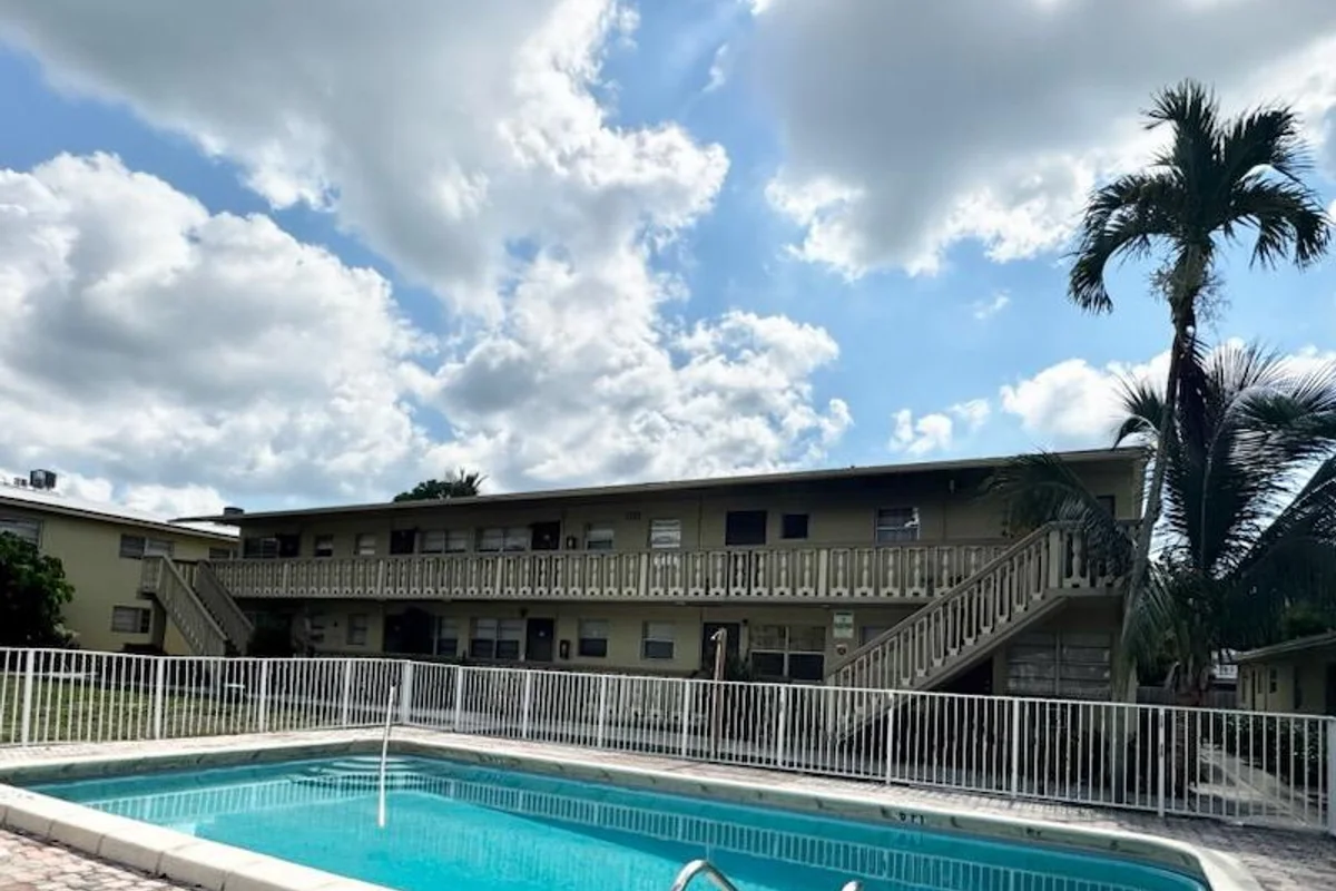 1310 S Federal Hwy #30, Lake Worth Beach: photo 1 of 6