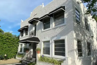1661 SW 13th St #3, Miami: photo 1 of 18