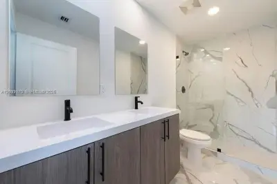 1373 NW 1st St, Florida City: photo 1 of 9