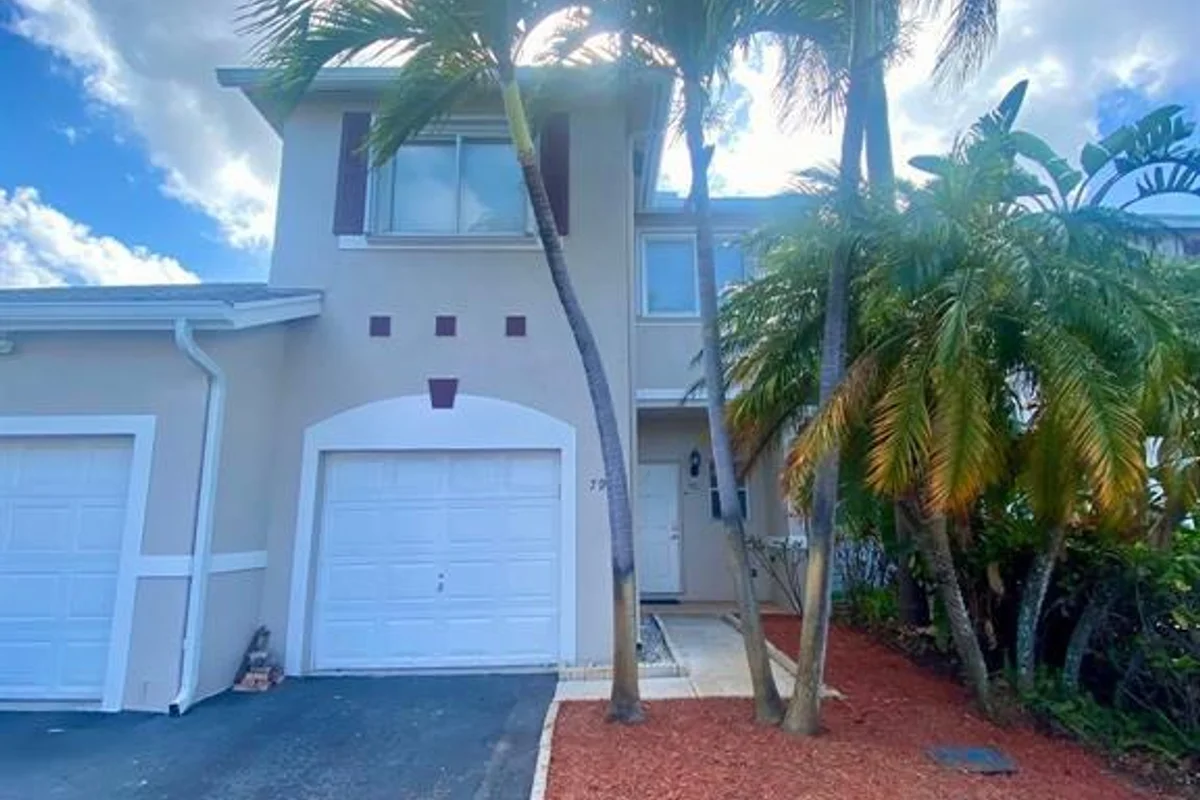 791 NW 42nd Pl, Deerfield Beach: photo 1 of 26