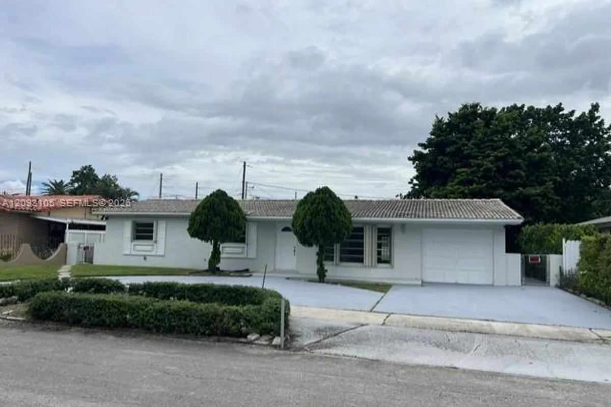 1546 W 77th St, Hialeah: photo 1 of 20