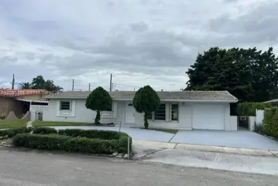 1546 W 77th St, Hialeah: photo 1 of 20