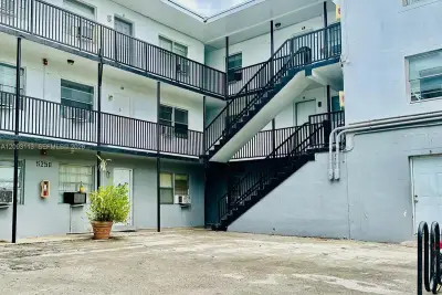 5200 NW 26th Ave #16, Miami: photo 1 of 9