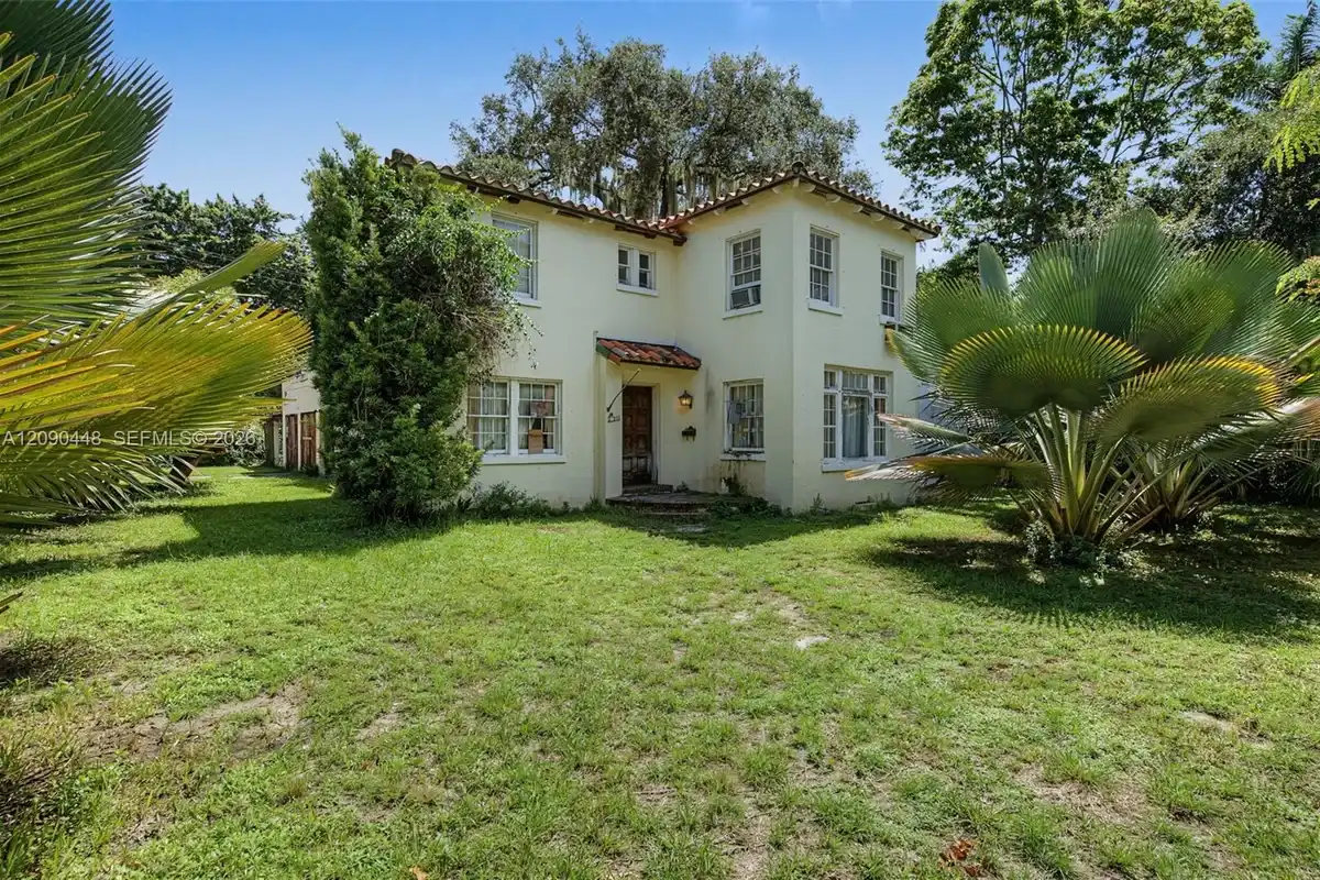 931 NW 14th Ct, Miami: photo 1 of 26