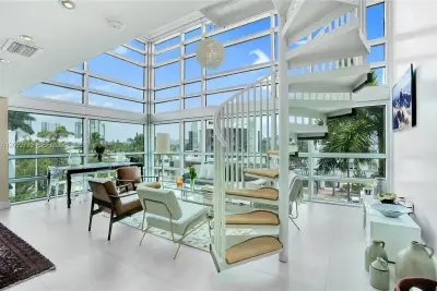 421 Meridian Ave #21, Miami Beach: photo 1 of 21