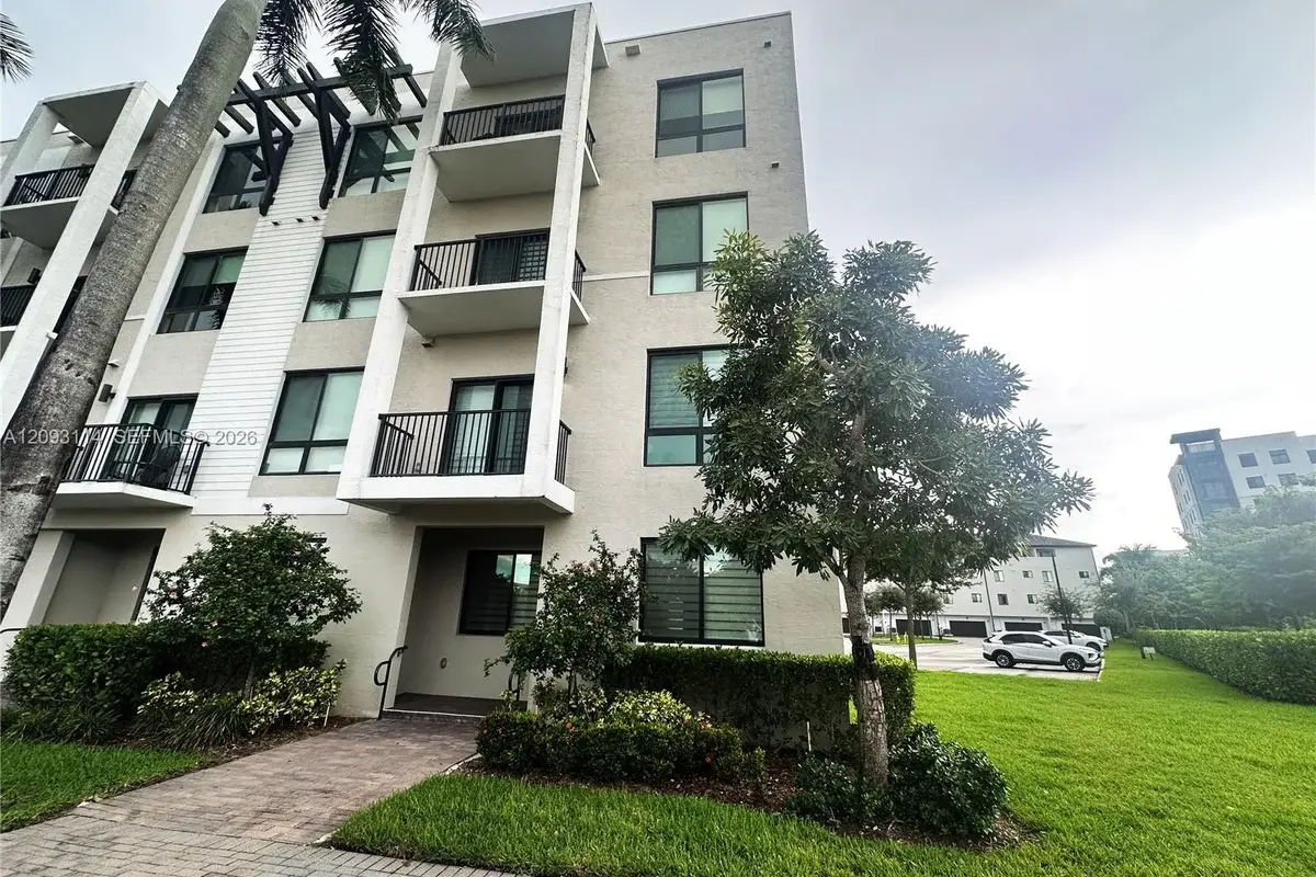4636 NW 84th Ave #19, Doral: photo 1 of 17