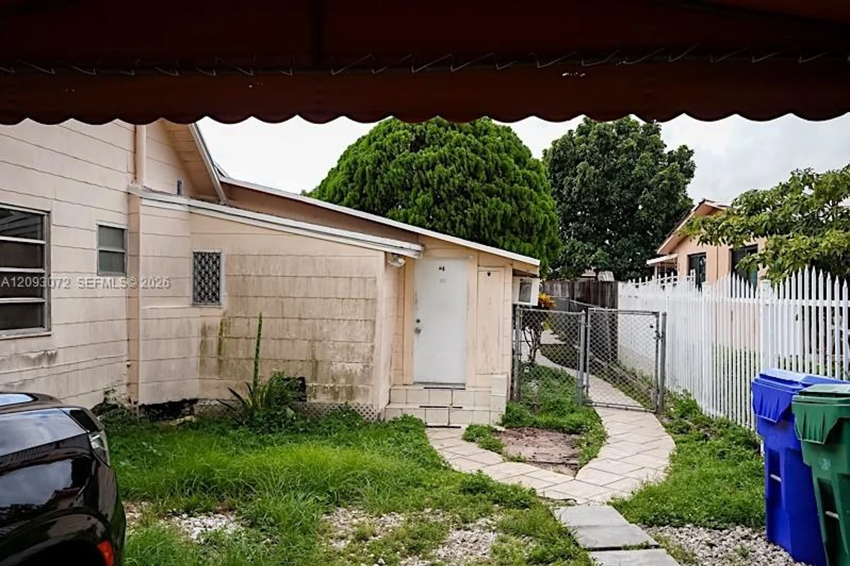 3438 SW 2nd St #R1, Miami: photo 1 of 10