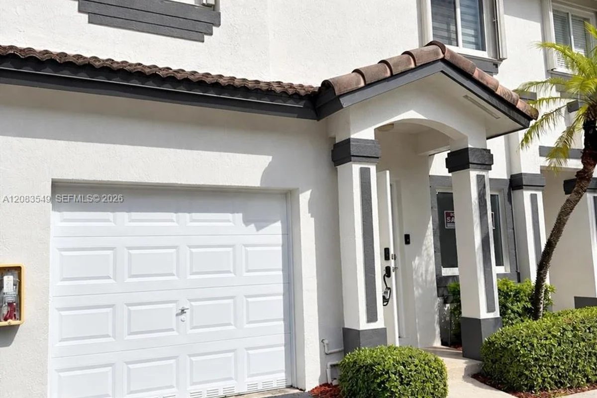 2207 SE 23rd Ave, Homestead: photo 1 of 13