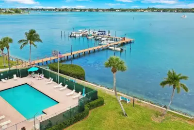825 Center St #14B, Jupiter: photo 1 of 40