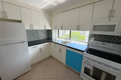 17121 N Bay Rd #720, Sunny Isles Beach: photo 1 of 25
